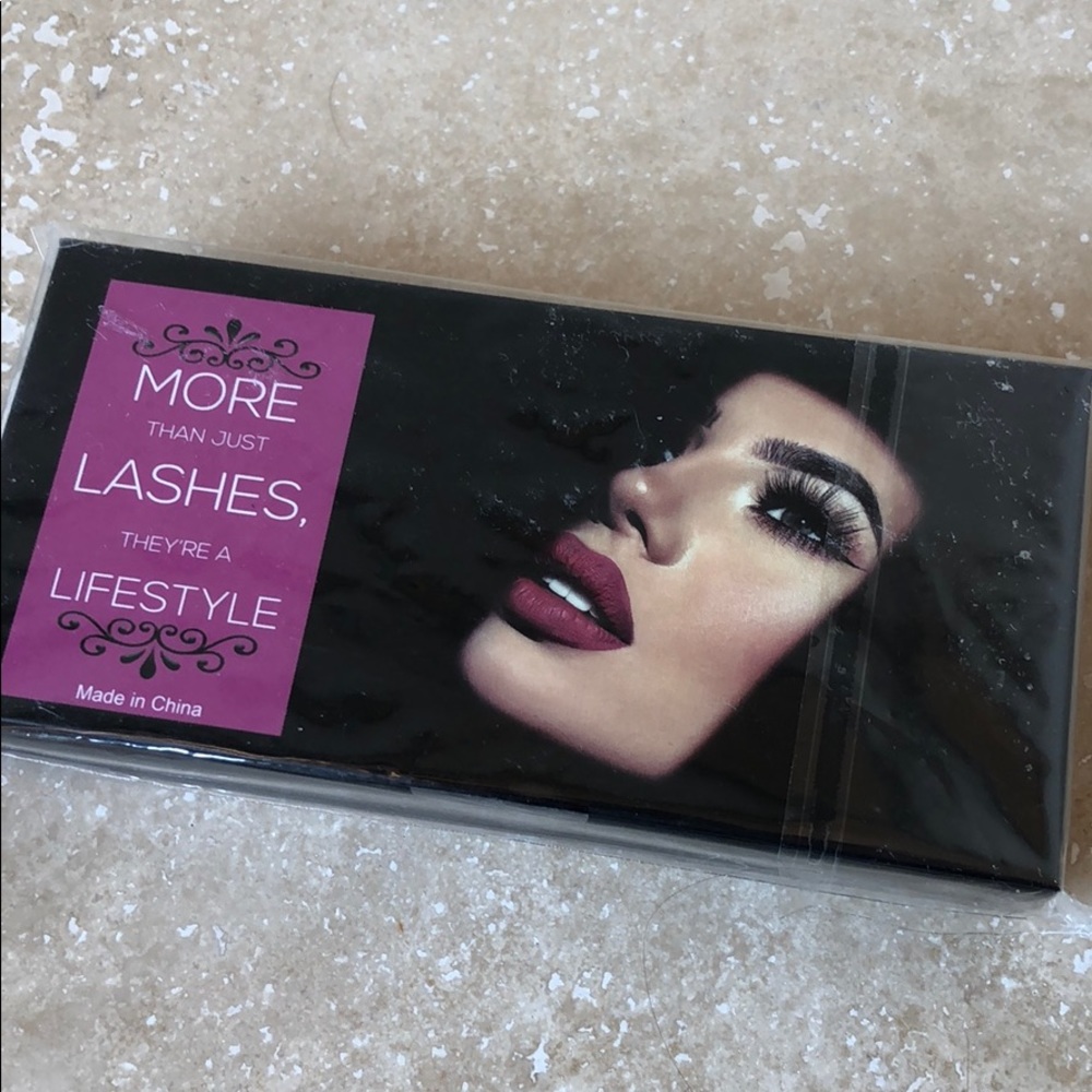 Lilly Lashes Miami - Picture 3 of 3